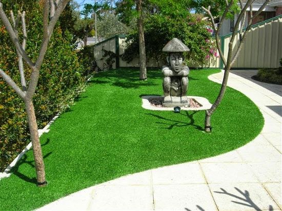 Cỏ nhân tạo sân vườn trang trí cùng với các cây tạo nên khu vườn cỏ đẹp